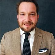 Soy un abogado con 12 años de experiencia que oferta clases de apoyo a estudiantes